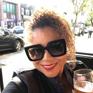 Meet your Posher, Ivanise